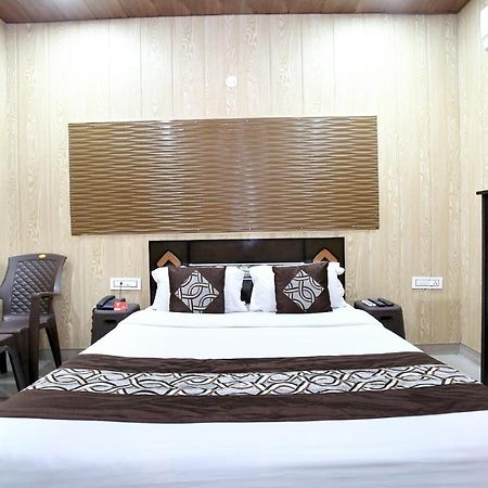 Oyo 8105 Royale Guest House Ludhiana Exteriör bild