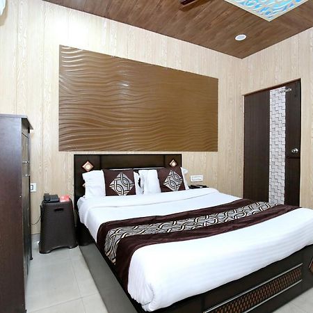 Oyo 8105 Royale Guest House Ludhiana Exteriör bild