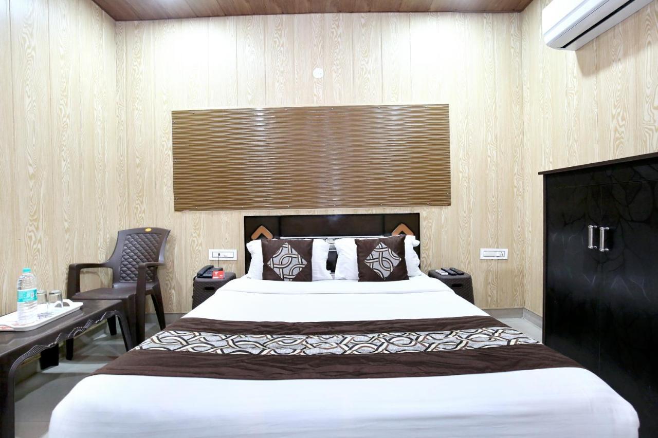 Oyo 8105 Royale Guest House Ludhiana Exteriör bild