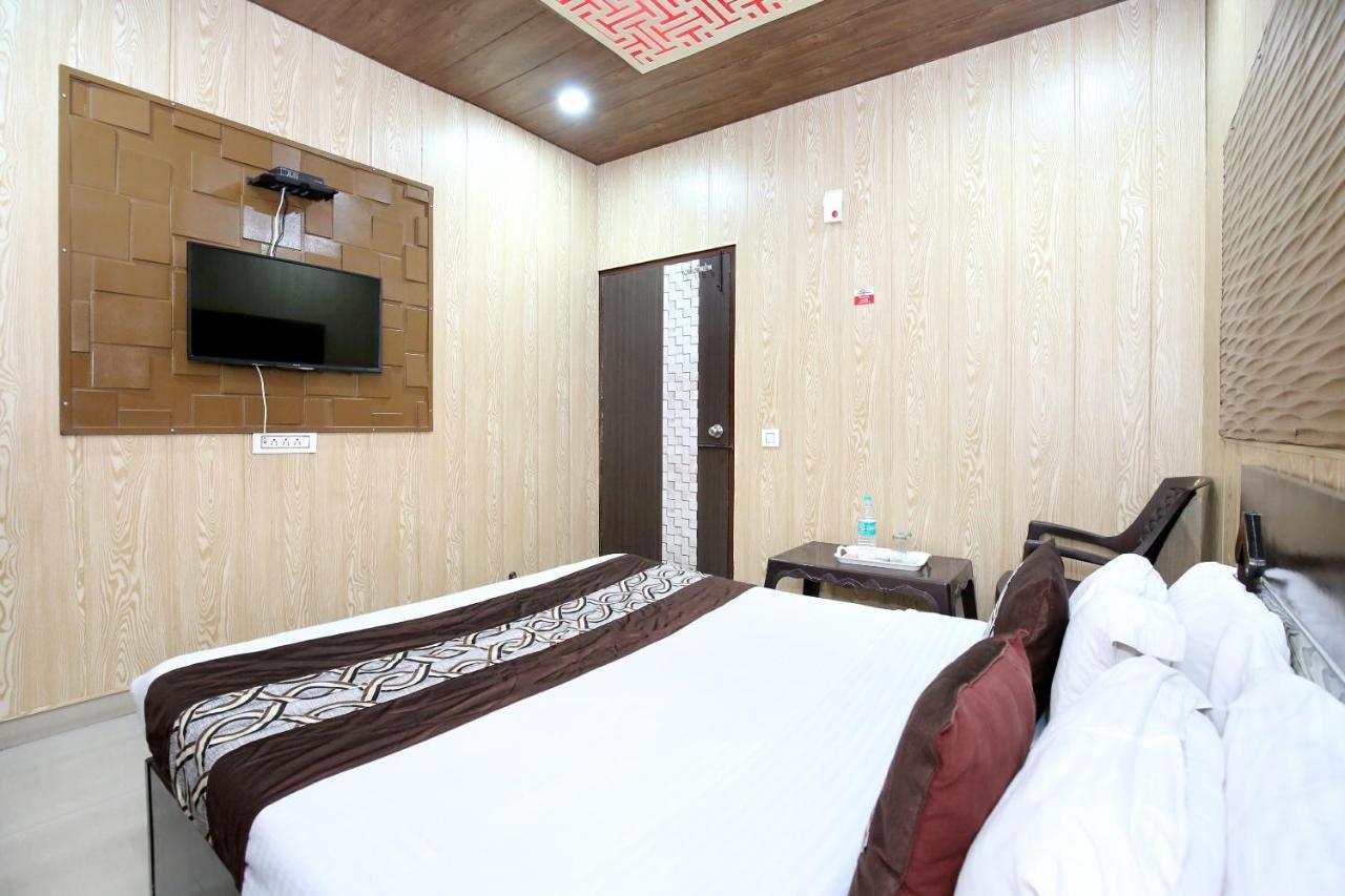 Oyo 8105 Royale Guest House Ludhiana Exteriör bild