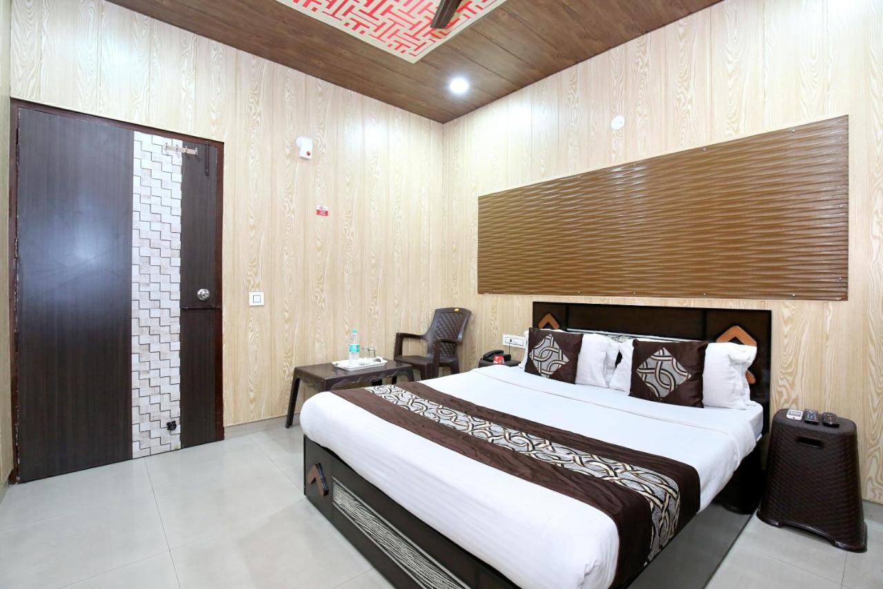 Oyo 8105 Royale Guest House Ludhiana Exteriör bild