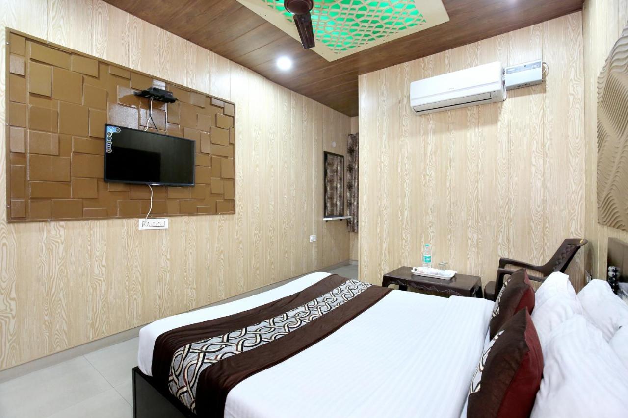 Oyo 8105 Royale Guest House Ludhiana Exteriör bild