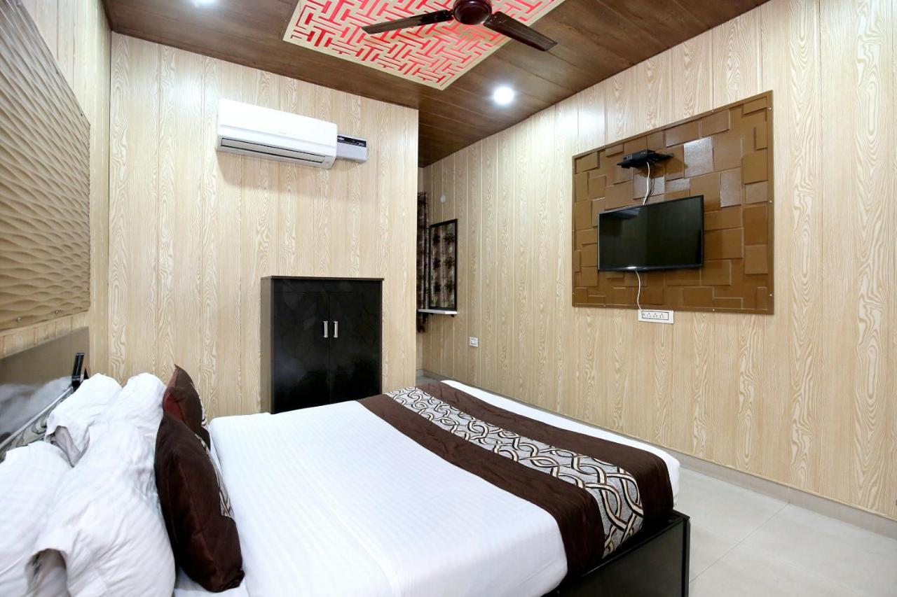 Oyo 8105 Royale Guest House Ludhiana Exteriör bild