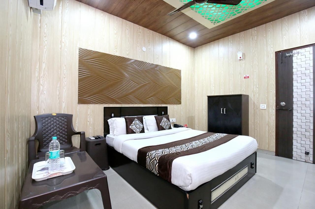 Oyo 8105 Royale Guest House Ludhiana Exteriör bild