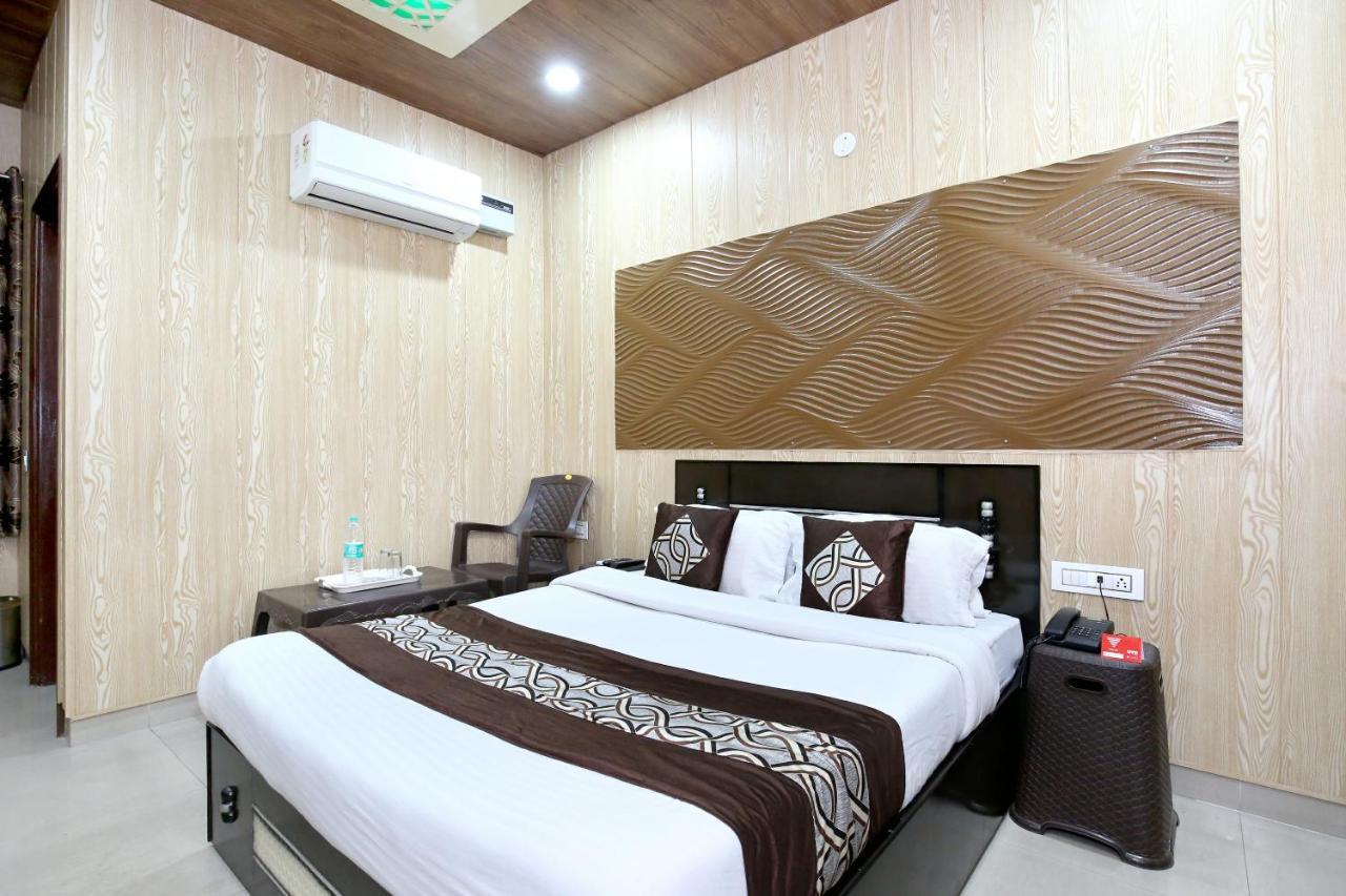 Oyo 8105 Royale Guest House Ludhiana Exteriör bild