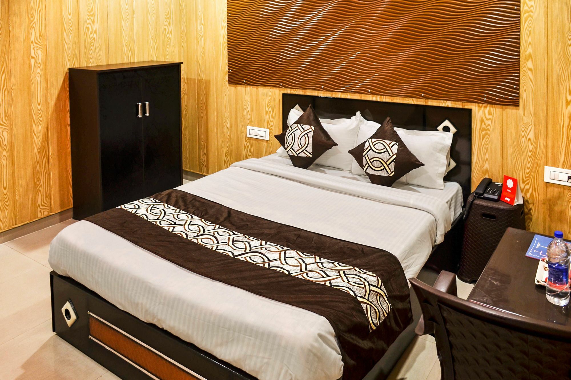 Oyo 8105 Royale Guest House Ludhiana Exteriör bild